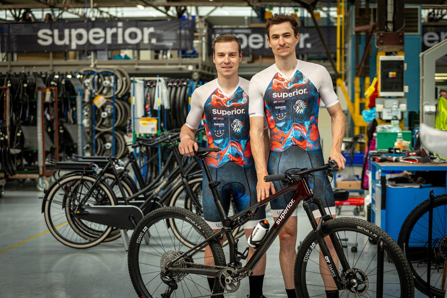 Speciální limitovaná kolekce pro Vojtu Neradila a Filipa Adela na CAPE EPIC.